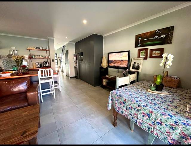 3 BEDROOM TOWNHOUSE FOR SALE IN DE ZOETE INVAL